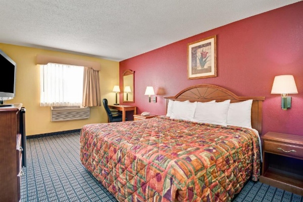 Days Inn by Wyndham Torrington image 17