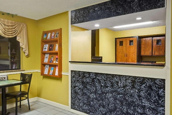 Days Inn by Wyndham Torrington image 5